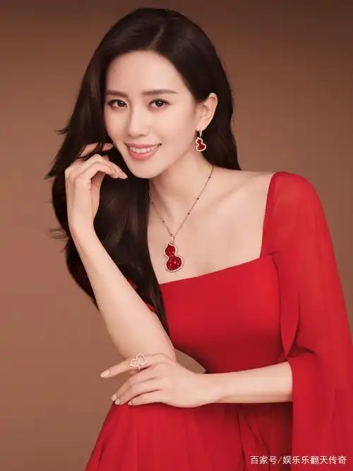 泪痣美女明星推荐_国内雀斑多的女明星_女明星脸上痣的美人
